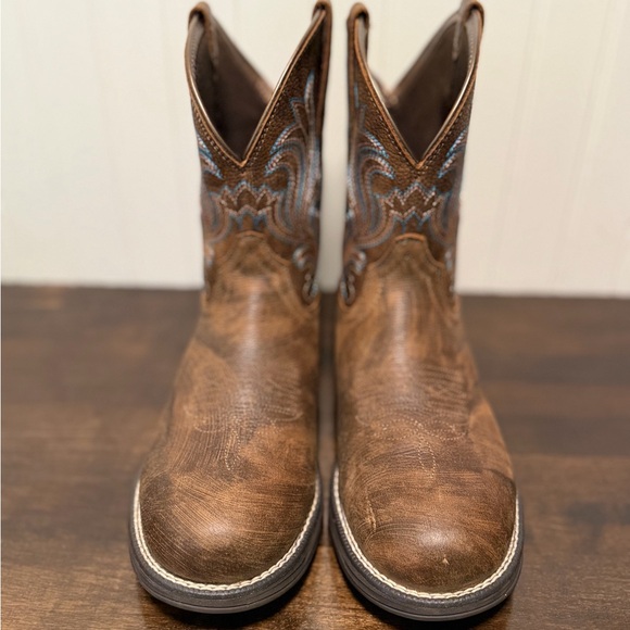 Ariat Shoes - Women’s Ariat Anthem western boots. Round toe. Size 8b. Like new. Brown leather